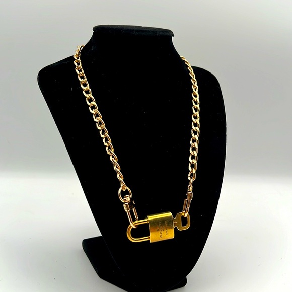 $300 Louis Vuitton Lock & Key - Picture 6 of 12